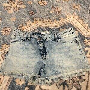 Vervet Women's Frayed Hem Denim Shorts